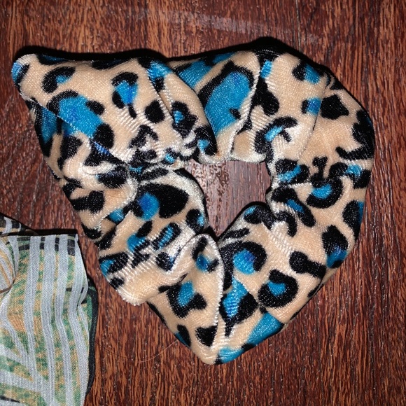 Scrunchie bundle!! - Picture 4 of 4